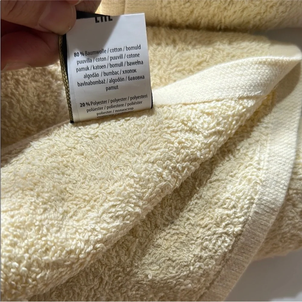 3Plush Cream Bath Towels with Luxurious Texture